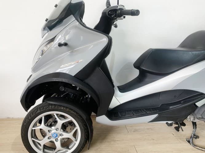 PIAGGIO MP3 400 HPE (TOP CASE) 2021 de segunda mano