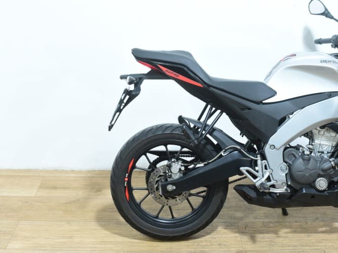APRILIA TUONO 125 2020 de segunda mano