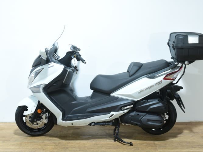 SYM JOYMAX 300I (TOP CASE) 2017 de segunda mano