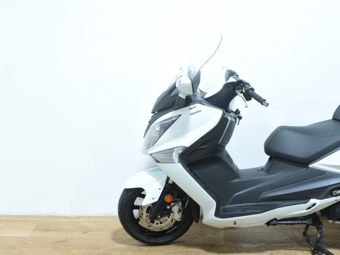 SYM JOYMAX 300I (TOP CASE) 2017 de segunda mano