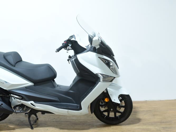 SYM JOYMAX 300I (TOP CASE) 2017 de segunda mano