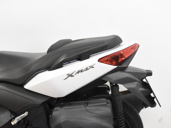 YAMAHA XMAX 400 2015 de segunda mano