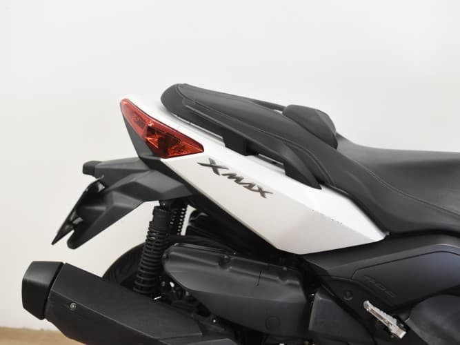 YAMAHA XMAX 400 2015 de segunda mano