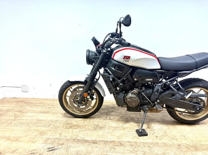 Comprar YAMAHA XSR 700 (A) 2023 de segunda mano YAMAHA XSR 700 (A) 2023 de segunda mano