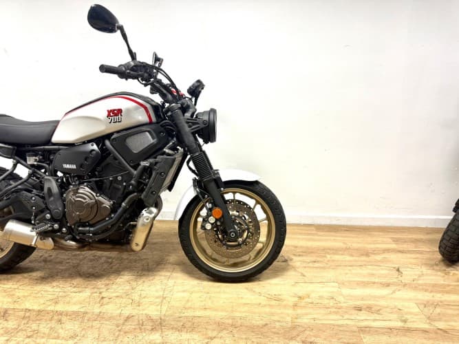 Comprar YAMAHA XSR 700 (A) 2023 de segunda mano YAMAHA XSR 700 (A) 2023 de segunda mano