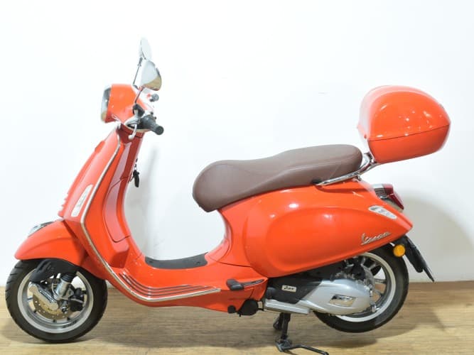 Comprar VESPA PRIMAVERA 125 (TOP CASE) 2021 de segunda mano VESPA PRIMAVERA 125 (TOP CASE) 2021 de segunda mano