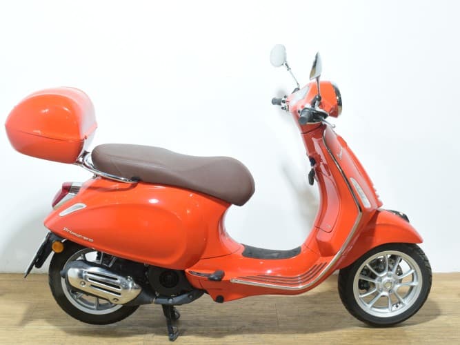 Comprar VESPA PRIMAVERA 125 (TOP CASE) 2021 de segunda mano VESPA PRIMAVERA 125 (TOP CASE) 2021 de segunda mano