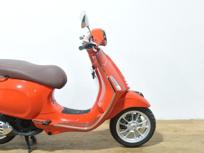 Comprar VESPA PRIMAVERA 125 (TOP CASE) 2021 de segunda mano VESPA PRIMAVERA 125 (TOP CASE) 2021 de segunda mano
