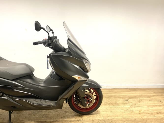 SUZUKI BURGMAN 400 2018 de segunda mano