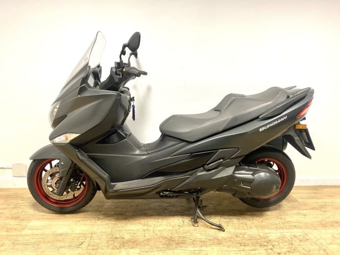 SUZUKI BURGMAN 400 2018 de segunda mano