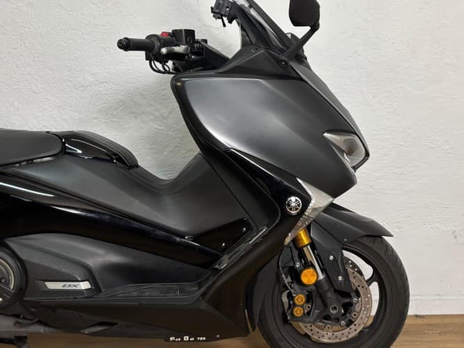 YAMAHA TMAX 530 DX 2018 de segunda mano