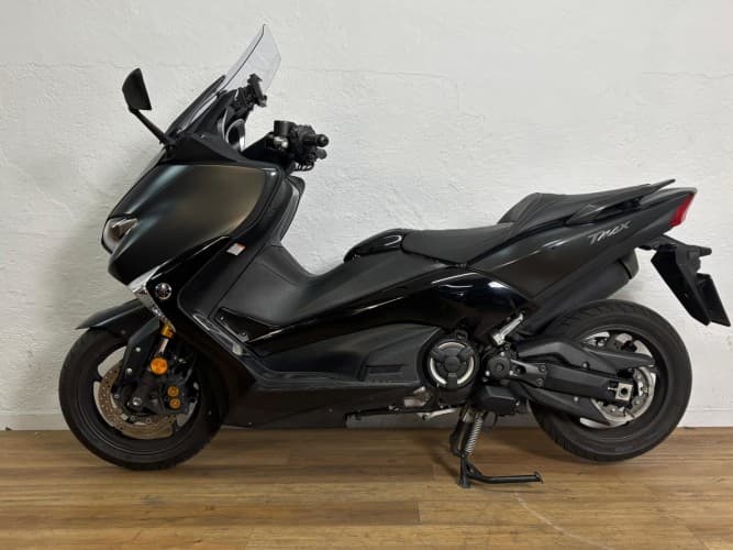 YAMAHA TMAX 530 DX 2018 de segunda mano