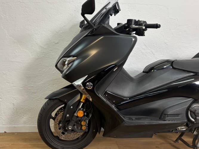 YAMAHA TMAX 530 DX 2018 de segunda mano