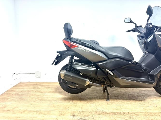 YAMAHA XMAX 400 (ESCAPE SPARK) (ENTREGA ESCAPE DE SERIE) 2015 de segunda mano