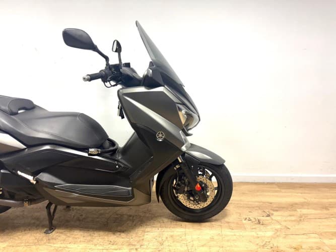 YAMAHA XMAX 400 (ESCAPE SPARK) (ENTREGA ESCAPE DE SERIE) 2015 de segunda mano