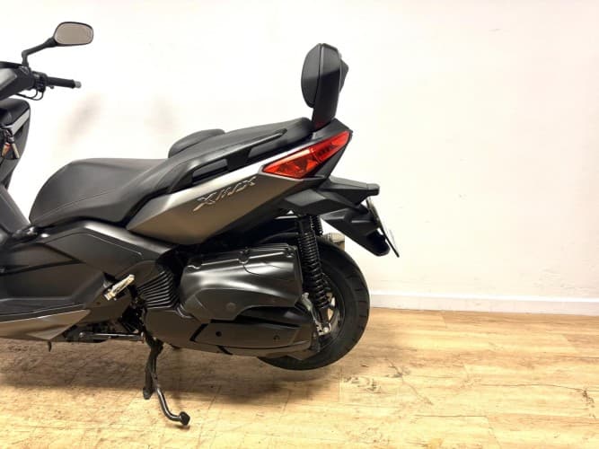 YAMAHA XMAX 400 (ESCAPE SPARK) (ENTREGA ESCAPE DE SERIE) 2015 de segunda mano