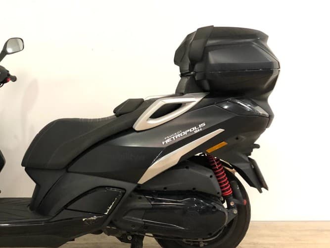 PEUGEOT METROPOLIS 400 SW (TOP CASE) 2022 de segunda mano
