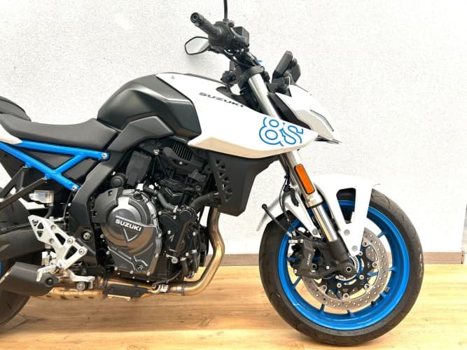 SUZUKI GSX 8S 2023 de segunda mano