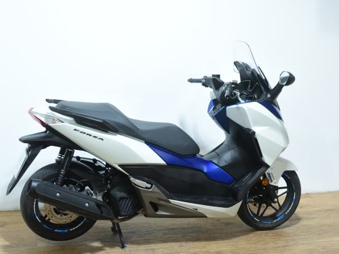 HONDA FORZA 125 2018 de segunda mano
