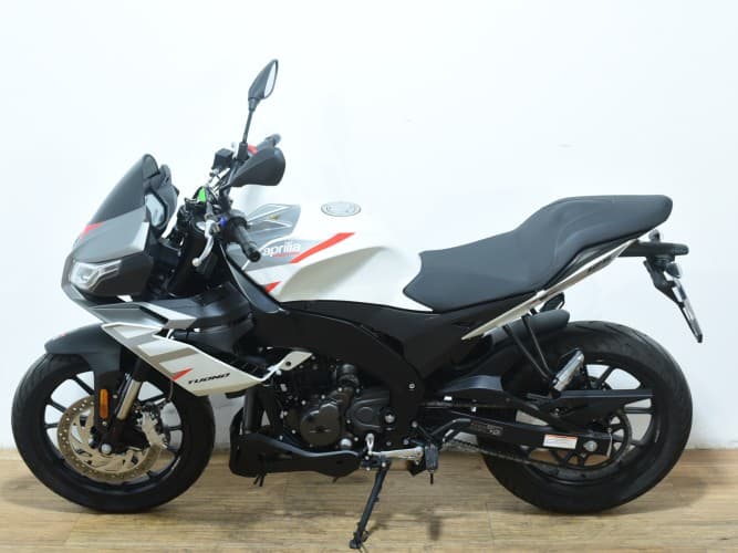 APRILIA TUONO 125 2024 de segunda mano