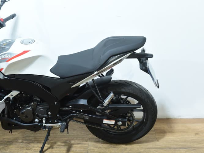 APRILIA TUONO 125 2024 de segunda mano