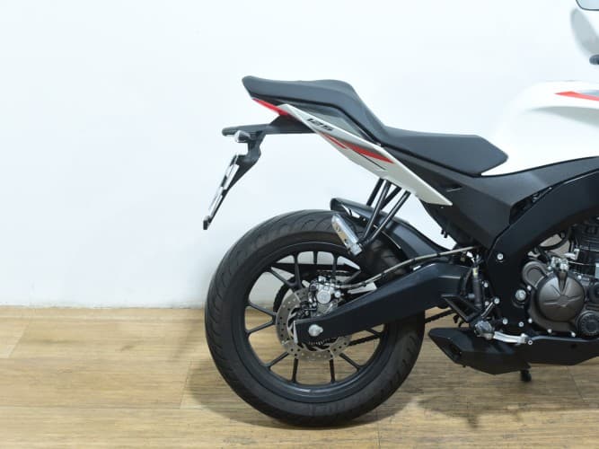 APRILIA TUONO 125 2024 de segunda mano