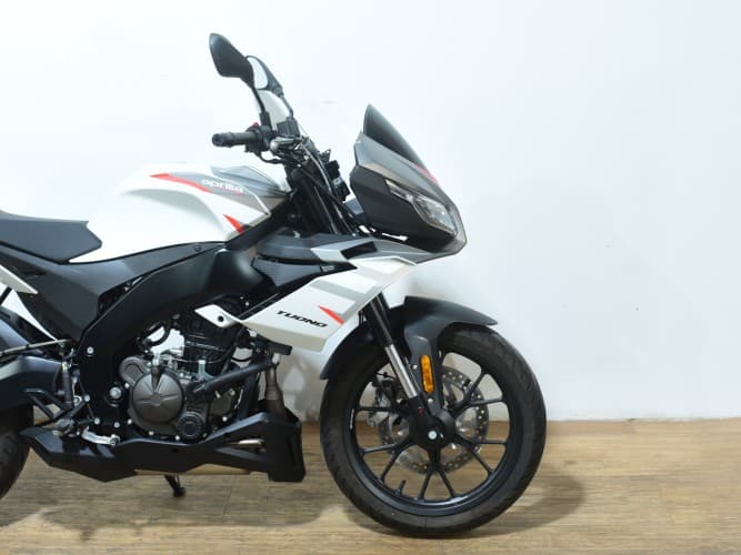 APRILIA TUONO 125 2024 de segunda mano