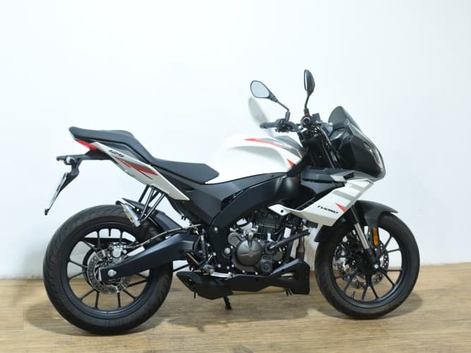 APRILIA TUONO 125 2024 de segunda mano