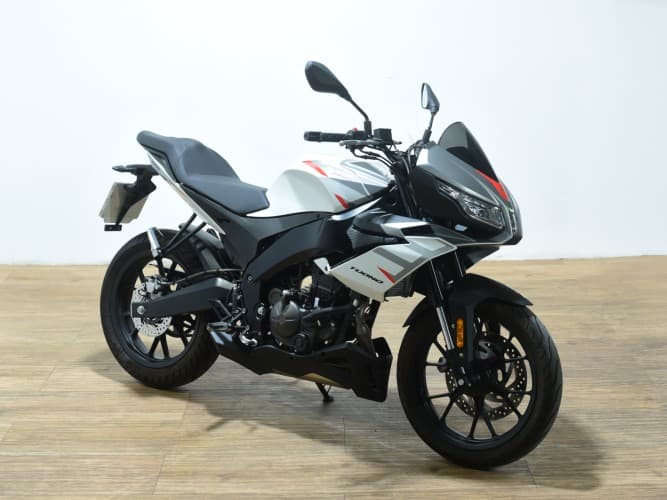 APRILIA TUONO 125 2024 de segunda mano
