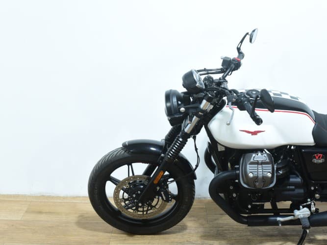 MOTO GUZZI V7 II STONE (A) 2024 de segunda mano