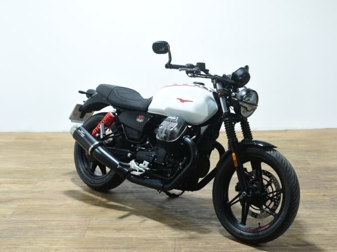 MOTO GUZZI V7 II STONE (A) 2024 de segunda mano