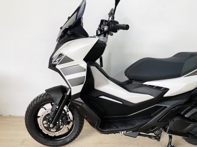 Comprar APRILIA SR GT 125 2025 de segunda mano APRILIA SR GT 125 2025 de segunda mano