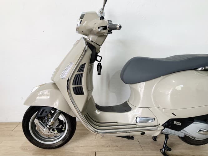 VESPA GTS 125 2025 de segunda mano