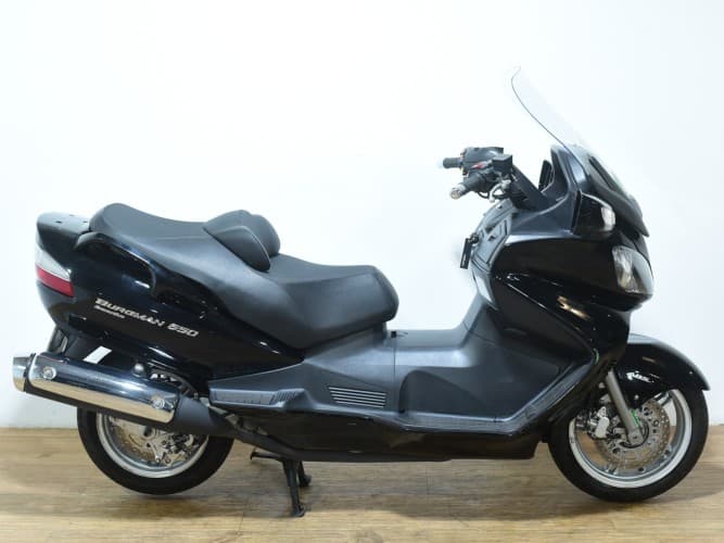 SUZUKI BURGMAN 650 2011 de segunda mano