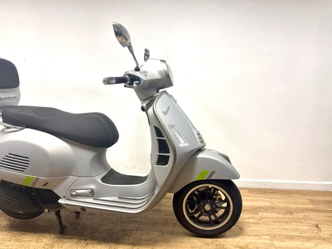 VESPA GTS 125 2023 de segunda mano