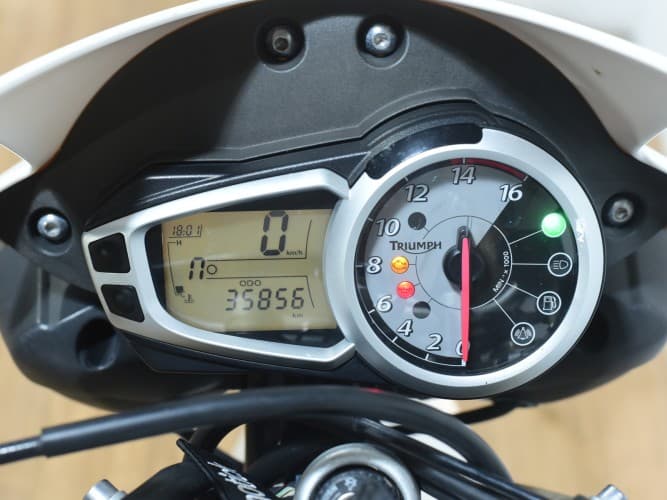 TRIUMPH STREET TRIPLE (A) 2012 de segunda mano