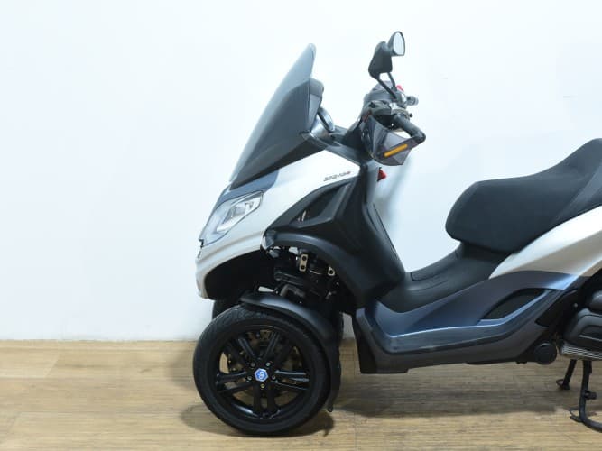 PIAGGIO MP3 300 HPE 2020 de segunda mano