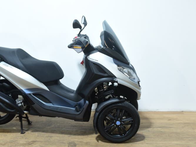 PIAGGIO MP3 300 HPE 2020 de segunda mano