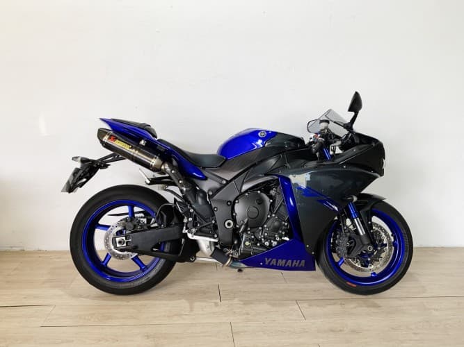 YAMAHA YZF R1 (AKRAPOVIC HOMOLOGADO) 2016 de segunda mano