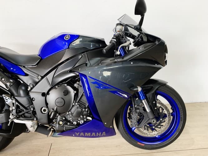 YAMAHA YZF R1 (AKRAPOVIC HOMOLOGADO) 2016 de segunda mano