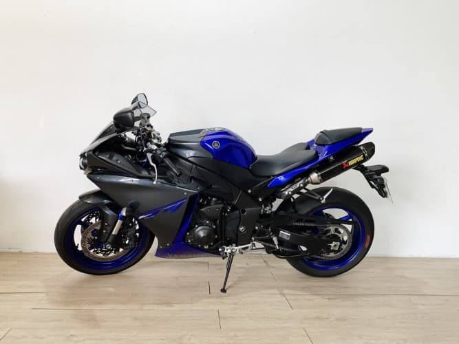 YAMAHA YZF R1 (AKRAPOVIC HOMOLOGADO) 2016 de segunda mano