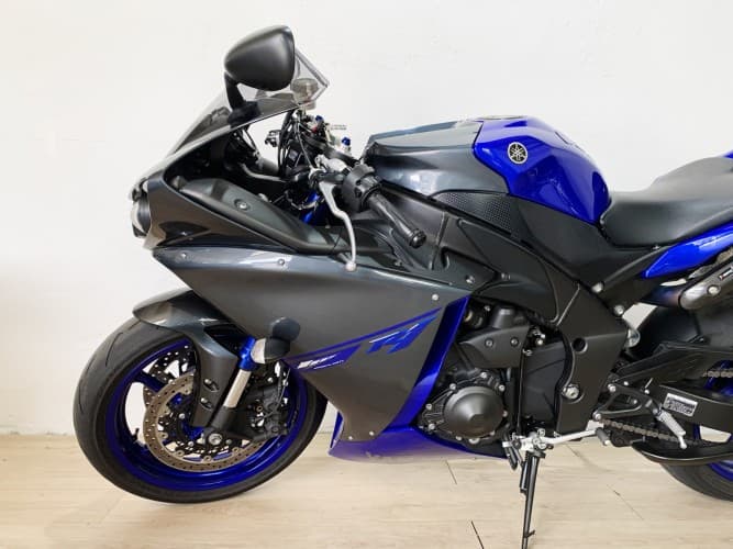 YAMAHA YZF R1 (AKRAPOVIC HOMOLOGADO) 2016 de segunda mano