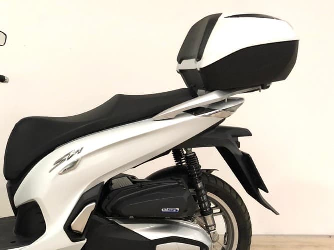 Comprar HONDA SH 350I (TOP CASE) 2022 de segunda mano HONDA SH 350I (TOP CASE) 2022 de segunda mano