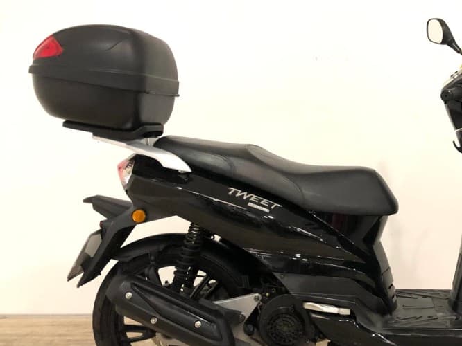 PEUGEOT TWEET 125 (IVA DEDUCIBLE) (TOP CASE) 2022 de segunda mano