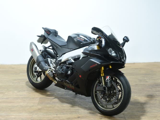 APRILIA RSV 4 1100 FACTORY (AKRAPOVIC DE SERIE) 2020 de segunda mano