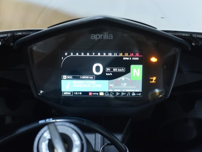 APRILIA RSV 4 1100 FACTORY (AKRAPOVIC DE SERIE) 2020 de segunda mano