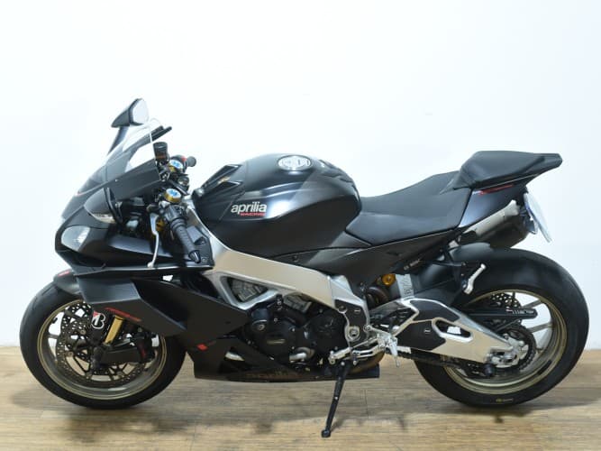 APRILIA RSV 4 1100 FACTORY (AKRAPOVIC DE SERIE) 2020 de segunda mano