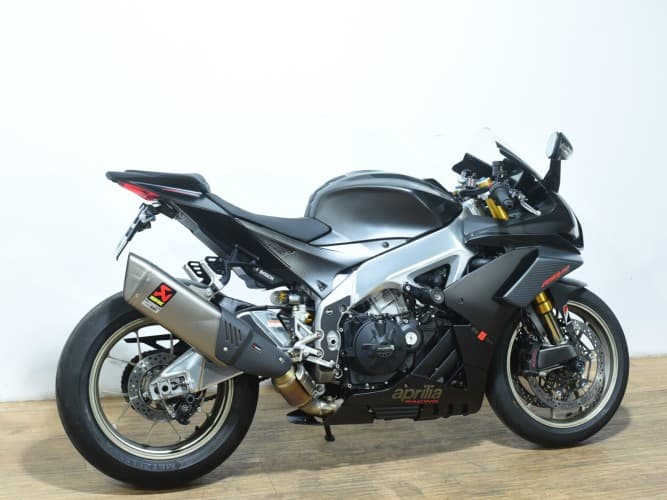 APRILIA RSV 4 1100 FACTORY (AKRAPOVIC DE SERIE) 2020 de segunda mano