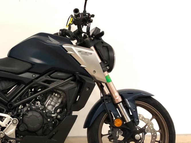 Comprar HONDA CB 125 R (TOP CASE) 2021 de segunda mano HONDA CB 125 R (TOP CASE) 2021 de segunda mano