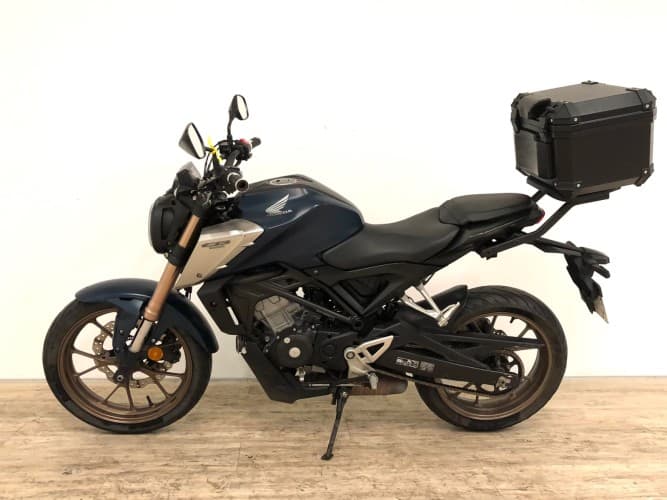 Comprar HONDA CB 125 R (TOP CASE) 2021 de segunda mano HONDA CB 125 R (TOP CASE) 2021 de segunda mano